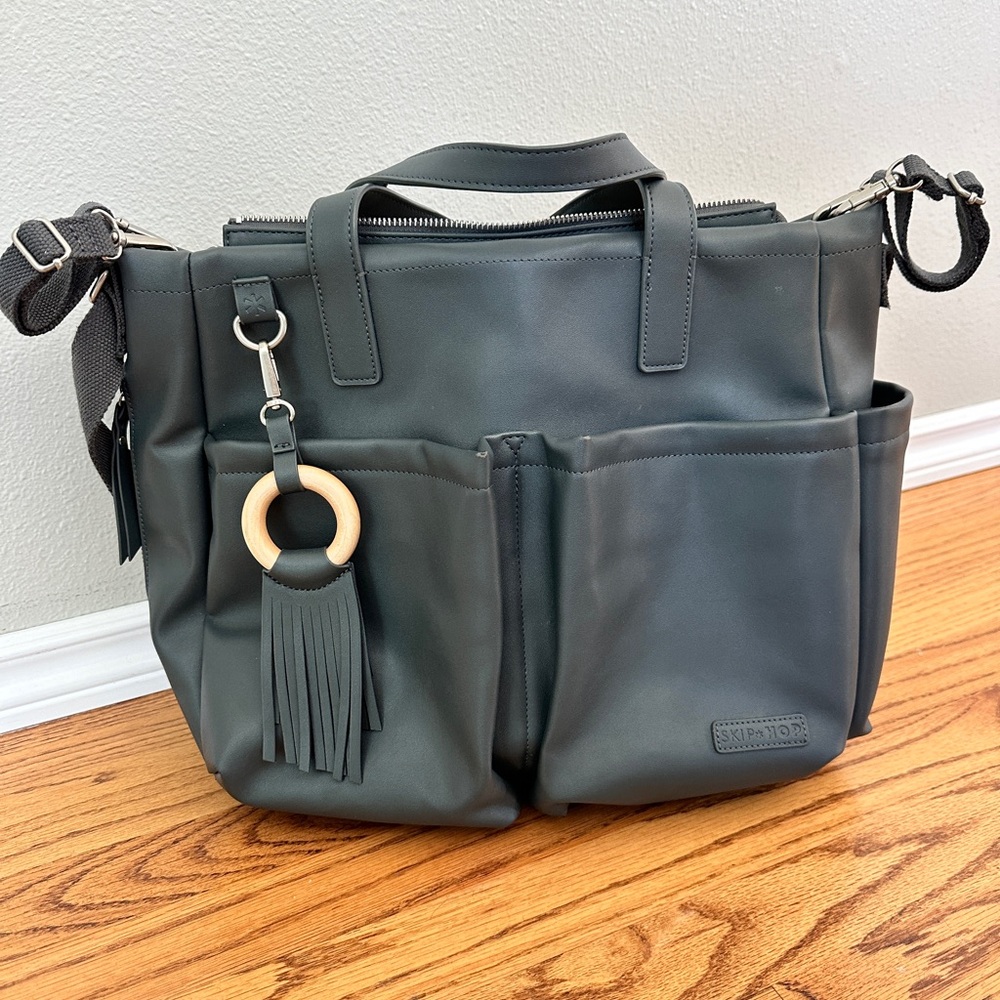 SkipHop Greenwich Simply Chic Diaper Bag Tote